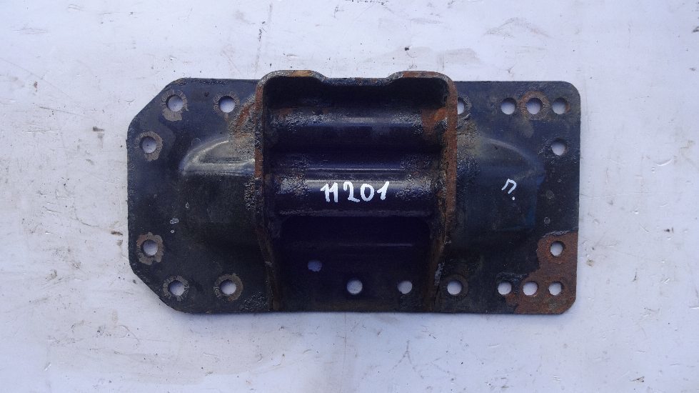 кронштейн траверсы коробки передач правый б/у